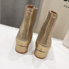 高版本出厂 Maison Margiela MM6马吉拉F055 26ss秋冬季新款分趾靴高跟短靴 MM6这款短靴设 高版本出厂 Maison Margiela MM6马吉拉F055 26ss秋冬季新款分趾靴高跟短靴 MM6这款短靴设