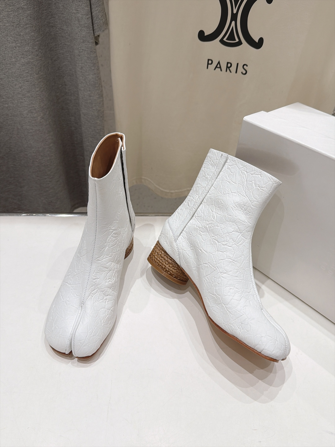 高版本出厂   Maison Margiela MM6马吉拉F055 26ss秋冬季新款分趾靴高跟短靴 MM6这款短靴设