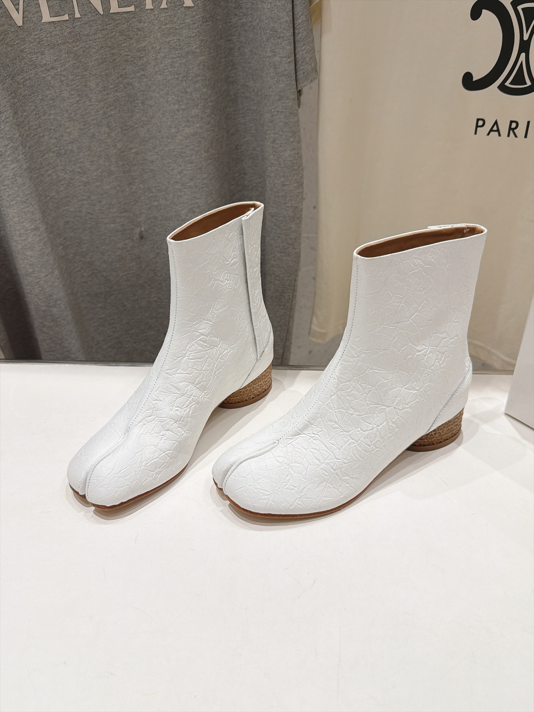 高版本出厂   Maison Margiela MM6马吉拉F055 26ss秋冬季新款分趾靴高跟短靴 MM6这款短靴设