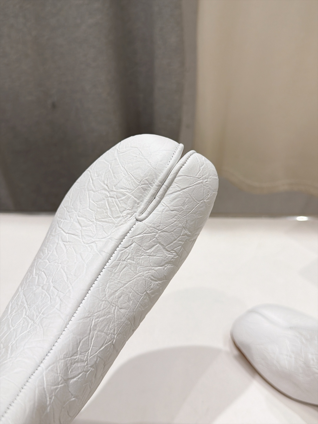 高版本出厂   Maison Margiela MM6马吉拉F055 26ss秋冬季新款分趾靴高跟短靴 MM6这款短靴设