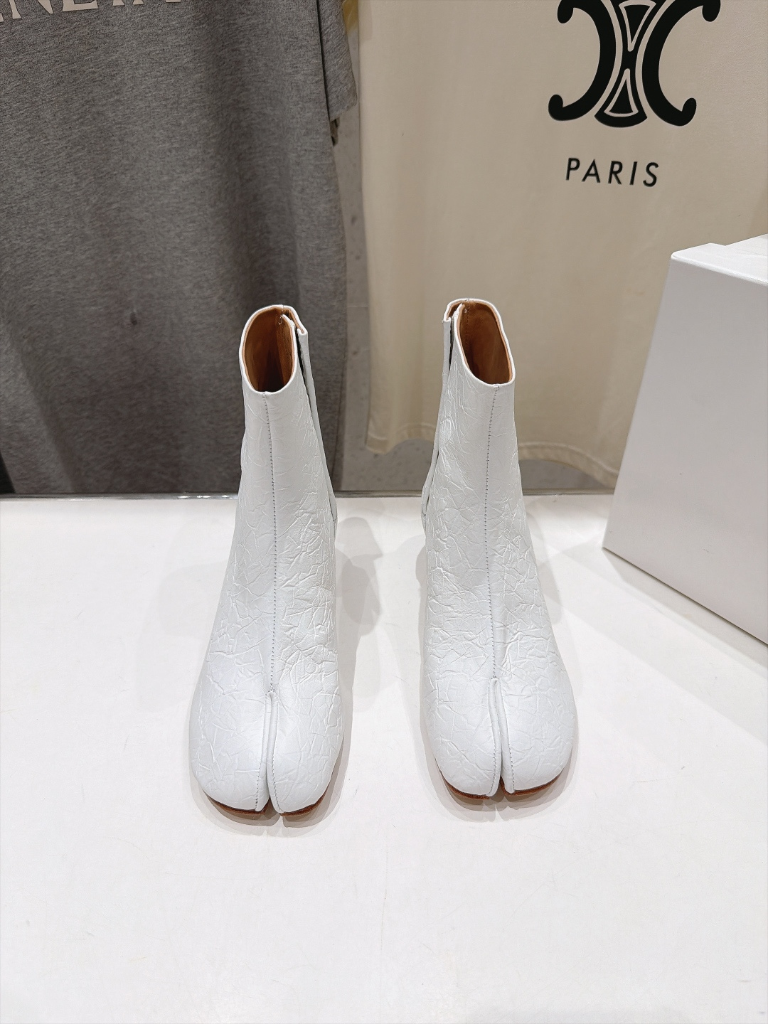 高版本出厂   Maison Margiela MM6马吉拉F055 26ss秋冬季新款分趾靴高跟短靴 MM6这款短靴设