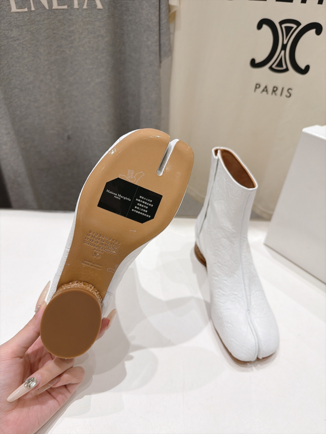 高版本出厂   Maison Margiela MM6马吉拉F055 26ss秋冬季新款分趾靴高跟短靴 MM6这款短靴设