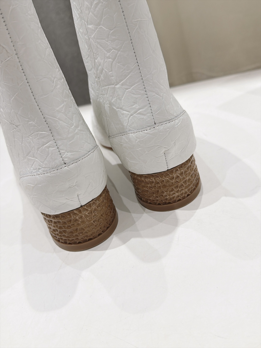 高版本出厂   Maison Margiela MM6马吉拉F055 26ss秋冬季新款分趾靴高跟短靴 MM6这款短靴设