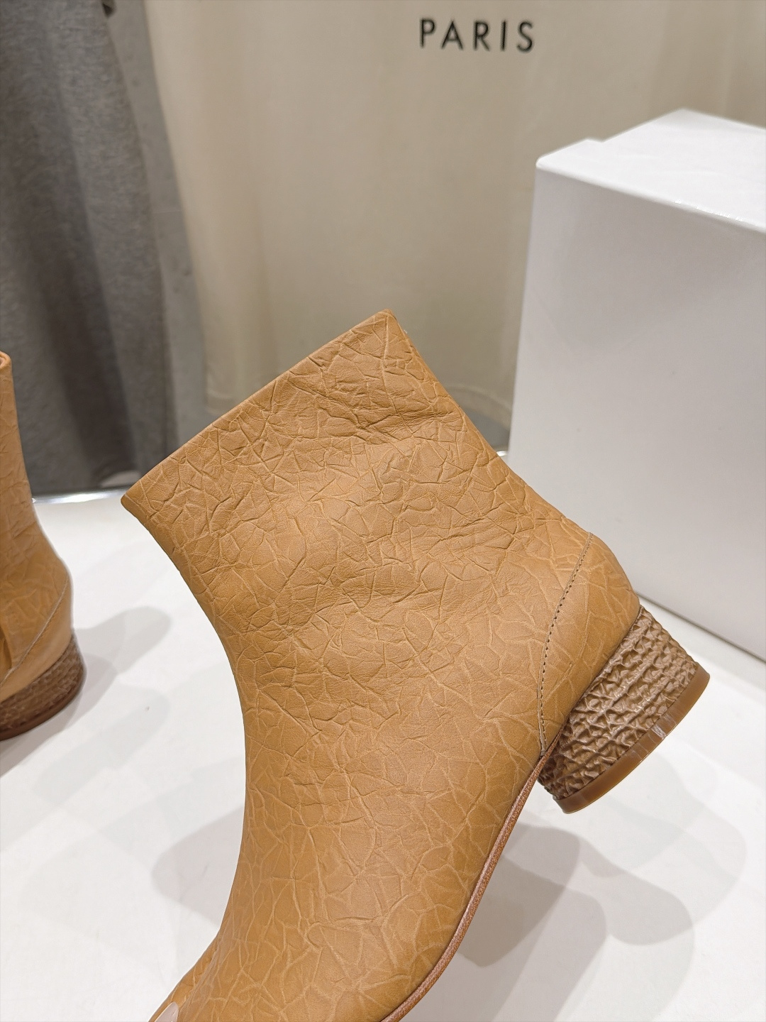 高版本出厂   Maison Margiela MM6马吉拉F055 26ss秋冬季新款分趾靴高跟短靴 MM6这款短靴设