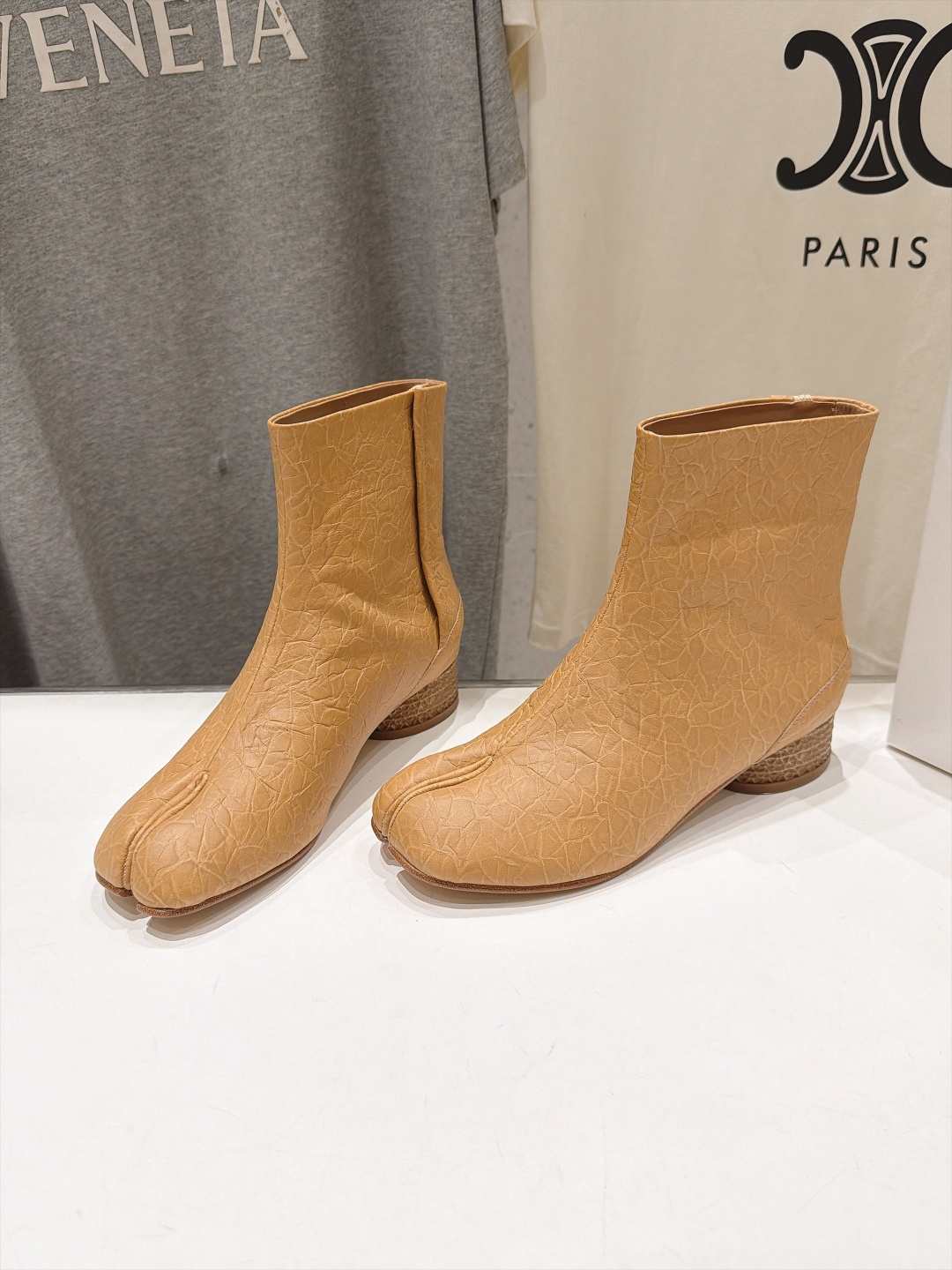 高版本出厂   Maison Margiela MM6马吉拉F055 26ss秋冬季新款分趾靴高跟短靴 MM6这款短靴设