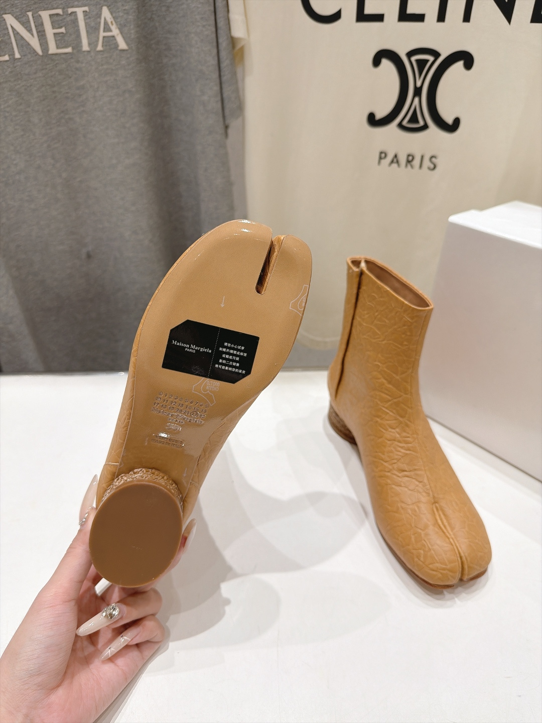 高版本出厂   Maison Margiela MM6马吉拉F055 26ss秋冬季新款分趾靴高跟短靴 MM6这款短靴设