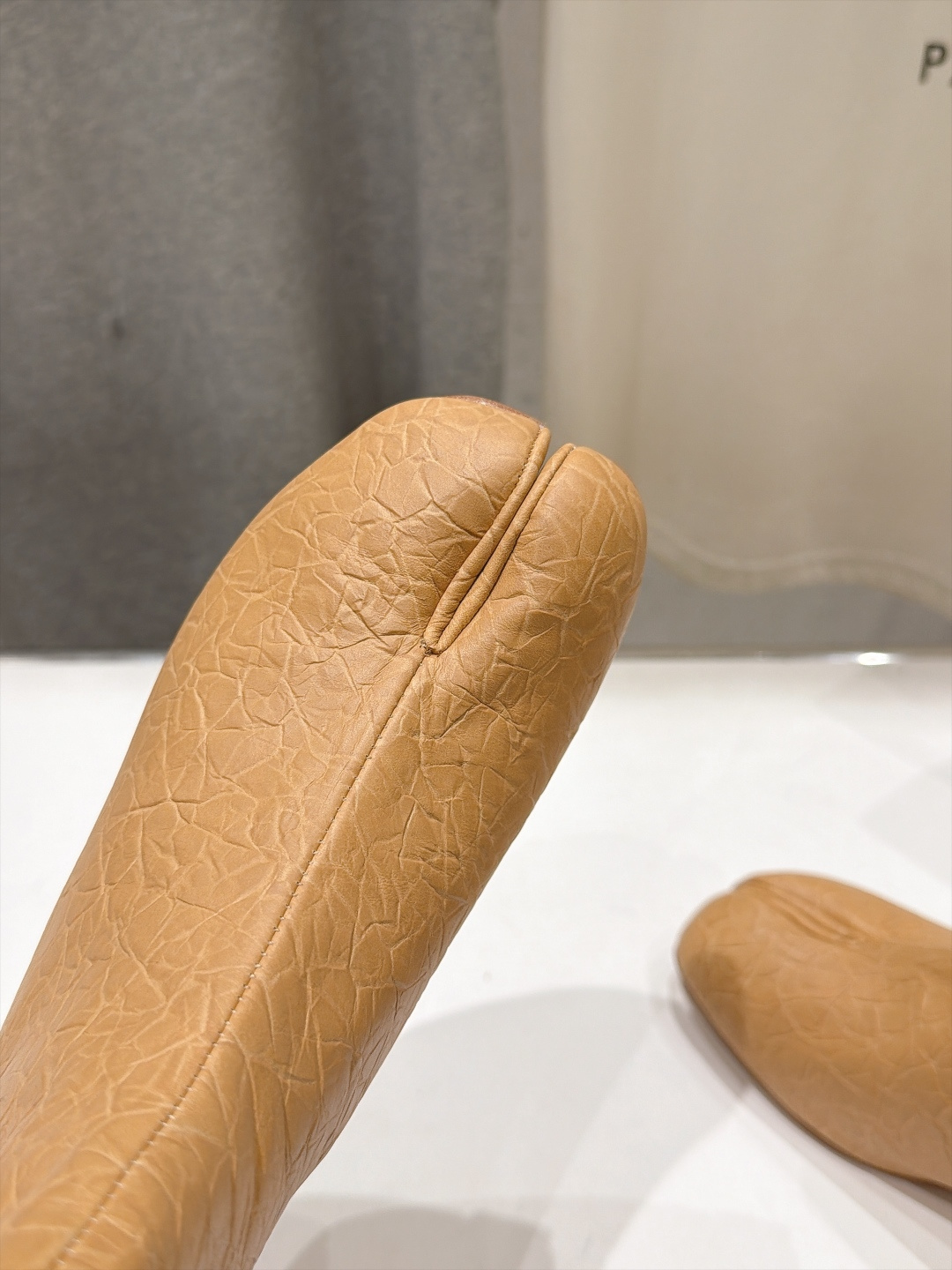 高版本出厂   Maison Margiela MM6马吉拉F055 26ss秋冬季新款分趾靴高跟短靴 MM6这款短靴设