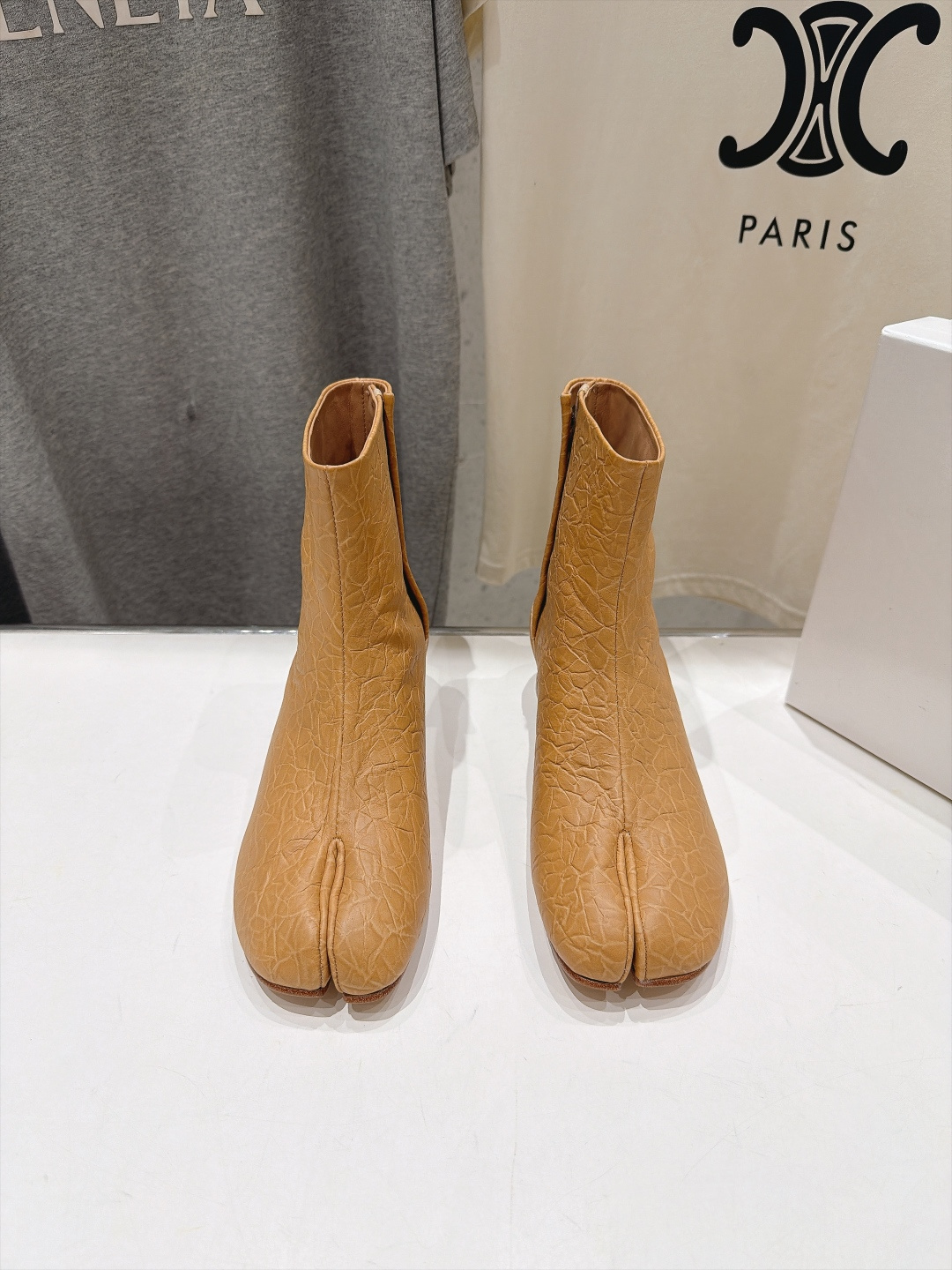 高版本出厂   Maison Margiela MM6马吉拉F055 26ss秋冬季新款分趾靴高跟短靴 MM6这款短靴设