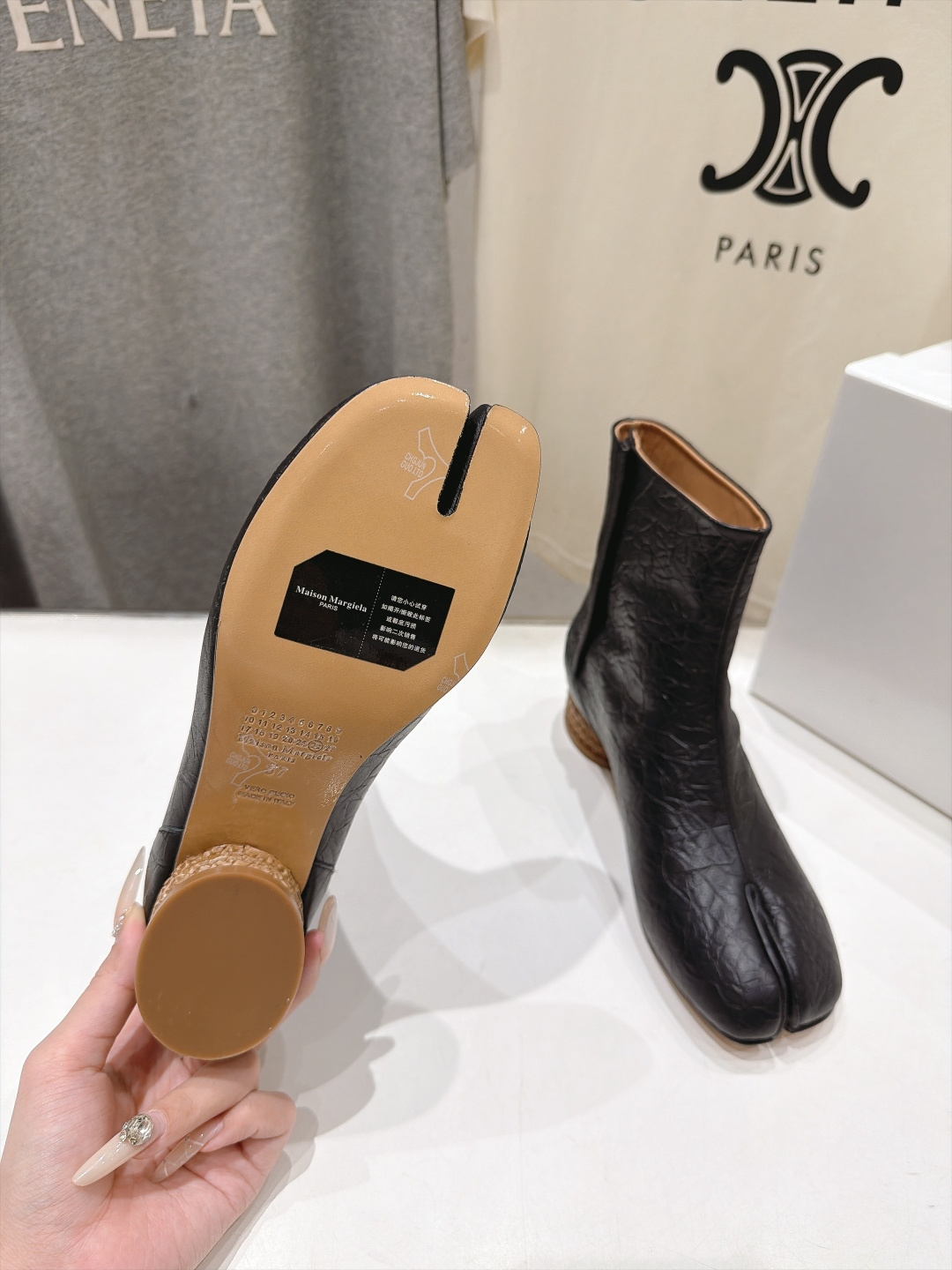高版本出厂   Maison Margiela MM6马吉拉F055 26ss秋冬季新款分趾靴高跟短靴 MM6这款短靴设