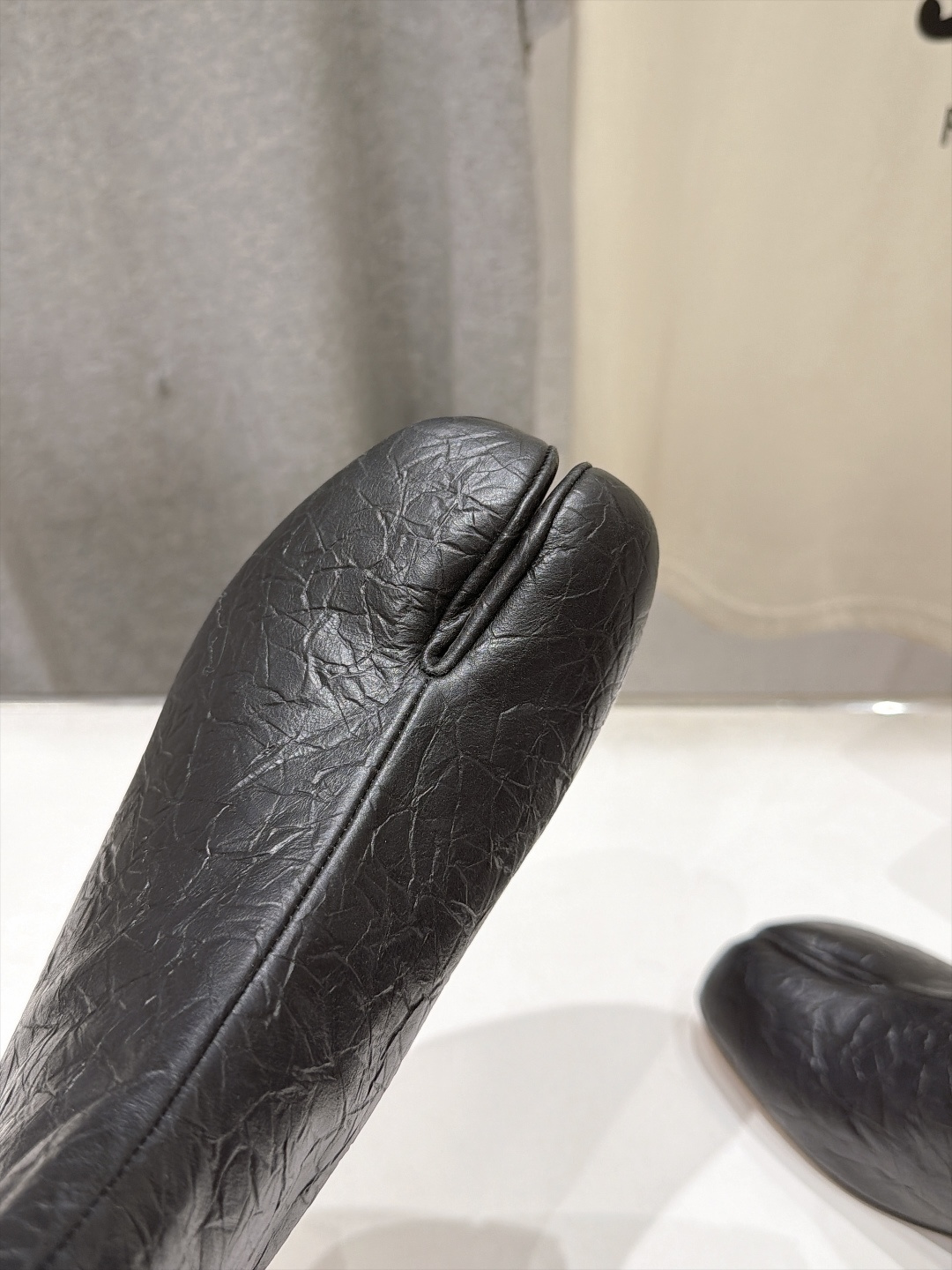 高版本出厂   Maison Margiela MM6马吉拉F055 26ss秋冬季新款分趾靴高跟短靴 MM6这款短靴设