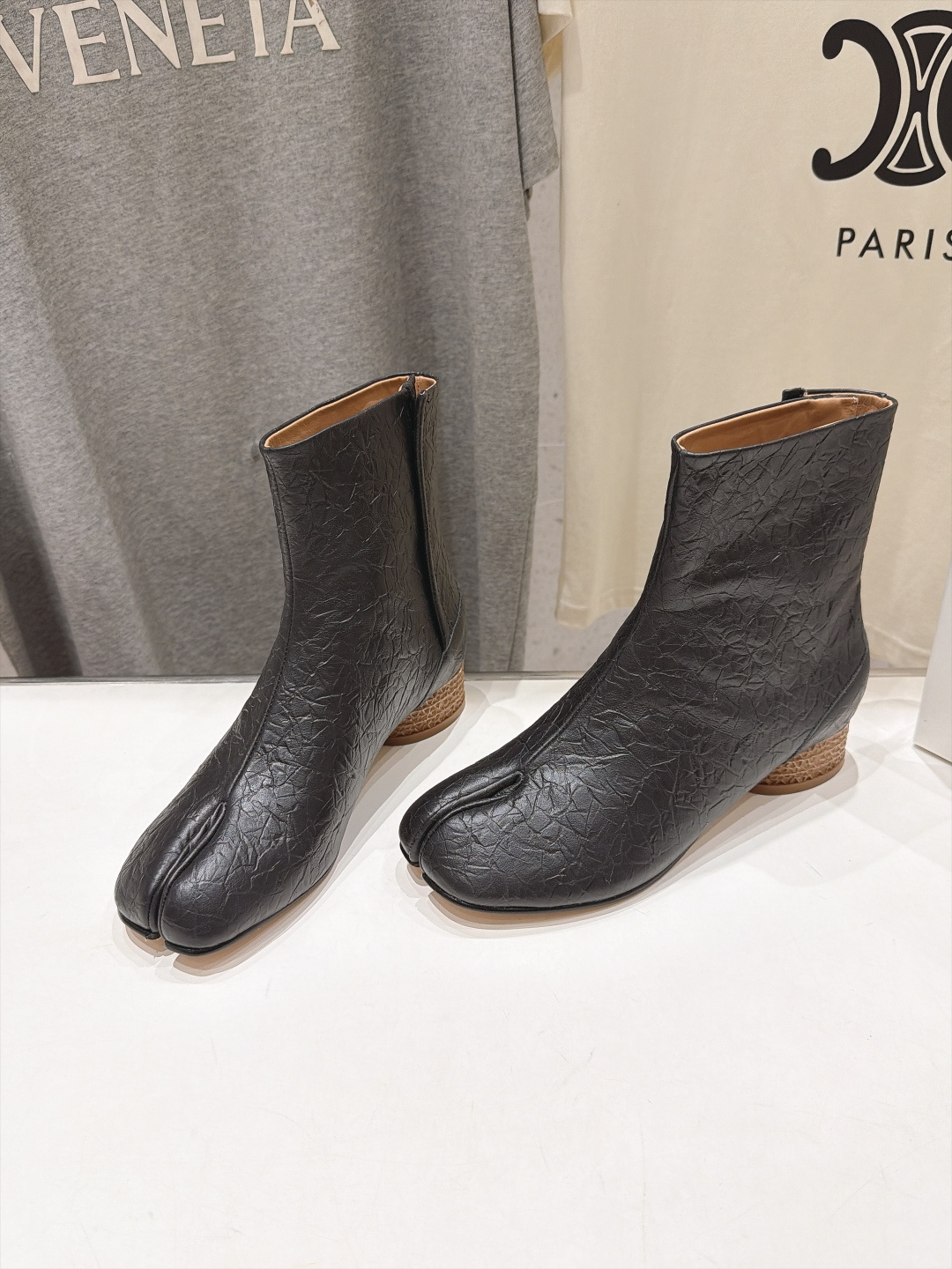 高版本出厂   Maison Margiela MM6马吉拉F055 26ss秋冬季新款分趾靴高跟短靴 MM6这款短靴设