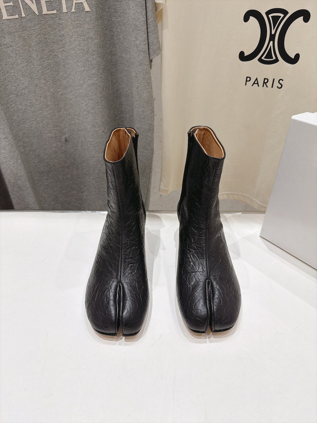 高版本出厂   Maison Margiela MM6马吉拉F055 26ss秋冬季新款分趾靴高跟短靴 MM6这款短靴设