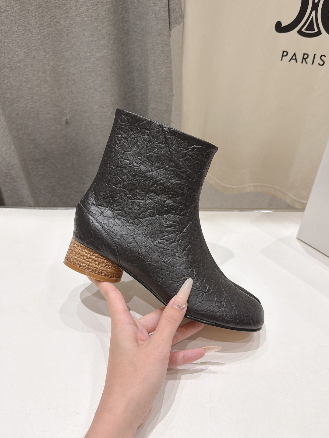 高版本出厂   Maison Margiela MM6马吉拉F055 26ss秋冬季新款分趾靴高跟短靴 MM6这款短靴设