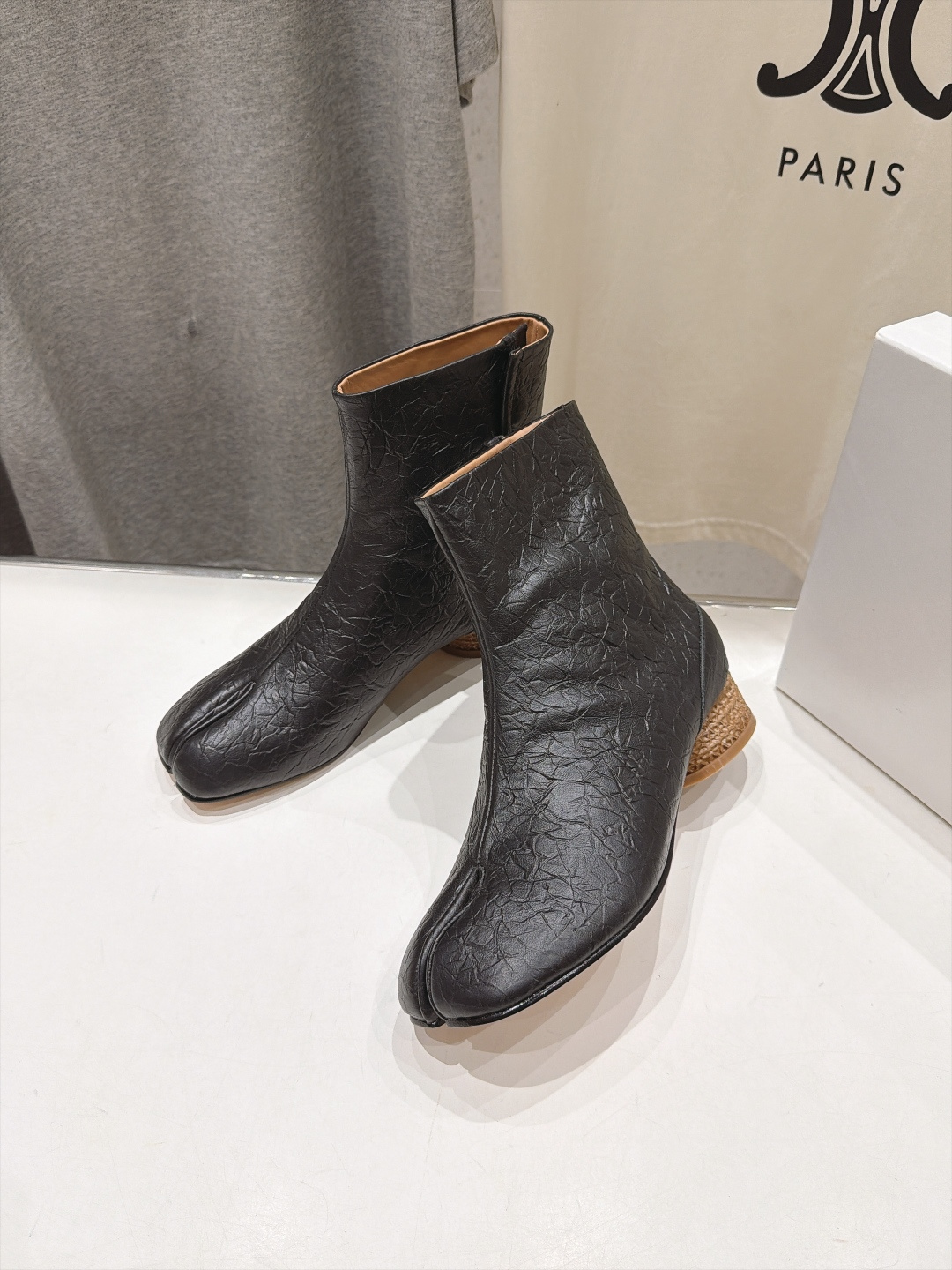 高版本出厂   Maison Margiela MM6马吉拉F055 26ss秋冬季新款分趾靴高跟短靴 MM6这款短靴设
