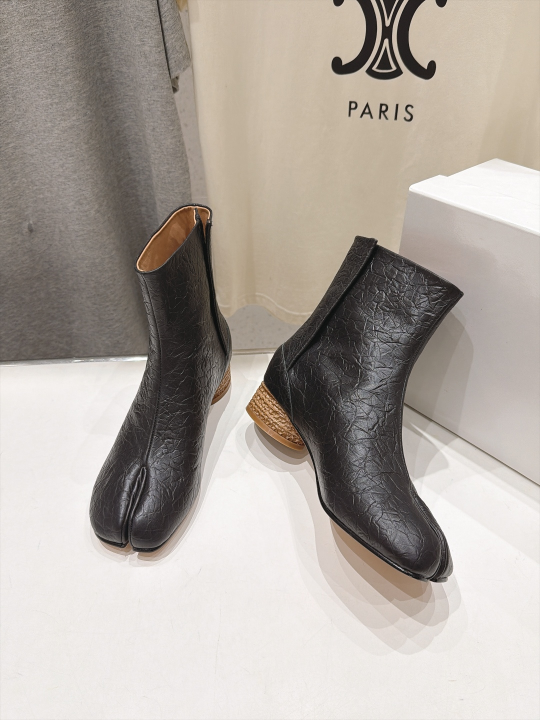 高版本出厂   Maison Margiela MM6马吉拉F055 26ss秋冬季新款分趾靴高跟短靴 MM6这款短靴设
