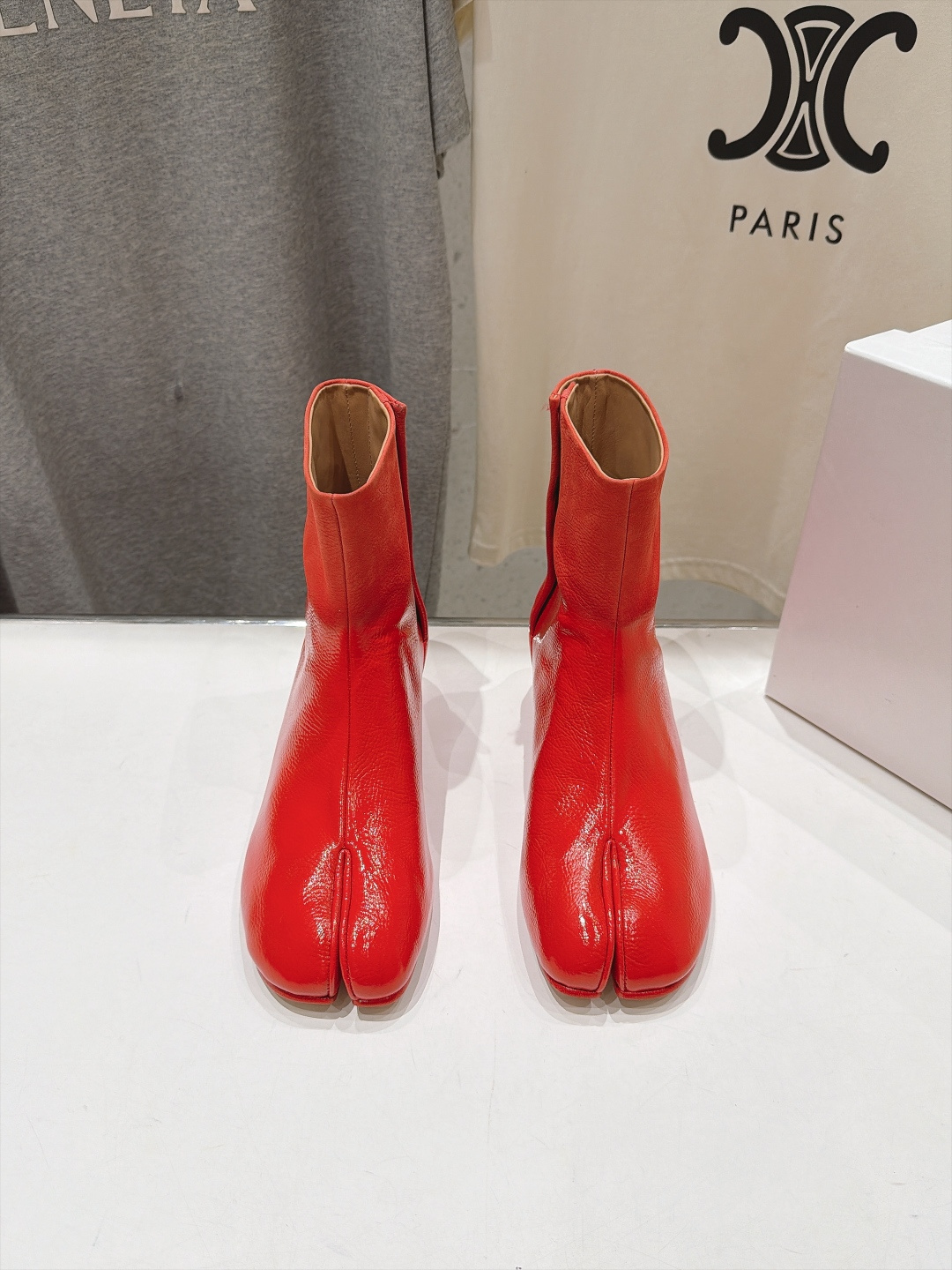 高版本出厂   Maison Margiela MM6马吉拉F055 26ss秋冬季新款分趾靴高跟短靴 MM6这款短靴设