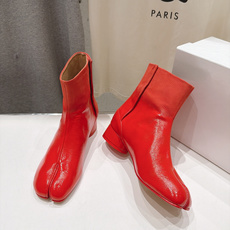 高版本出厂 Maison Margiela MM6马吉拉F055 26ss秋冬季新款分趾靴高跟短靴 MM6这款短靴设 高版本出厂 Maison Margiela MM6马吉拉F055 26ss秋冬季新款分趾靴高跟短靴 MM6这款短靴设