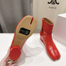高版本出厂 Maison Margiela MM6马吉拉F055 26ss秋冬季新款分趾靴高跟短靴 MM6这款短靴设 高版本出厂 Maison Margiela MM6马吉拉F055 26ss秋冬季新款分趾靴高跟短靴 MM6这款短靴设