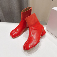 高版本出厂 Maison Margiela MM6马吉拉F055 26ss秋冬季新款分趾靴高跟短靴 MM6这款短靴设 高版本出厂 Maison Margiela MM6马吉拉F055 26ss秋冬季新款分趾靴高跟短靴 MM6这款短靴设