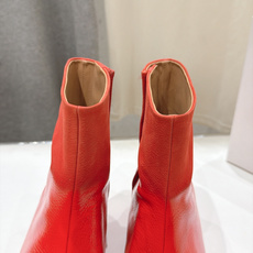 高版本出厂 Maison Margiela MM6马吉拉F055 26ss秋冬季新款分趾靴高跟短靴 MM6这款短靴设 高版本出厂 Maison Margiela MM6马吉拉F055 26ss秋冬季新款分趾靴高跟短靴 MM6这款短靴设