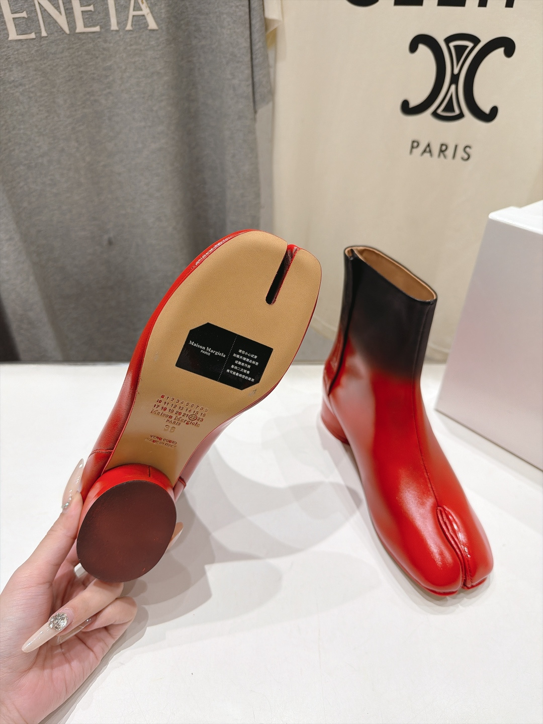 高版本出厂 Maison Margiela MM6马吉拉F055 26ss秋冬季新款分趾靴高跟短靴 MM6这款短靴设 高版本出厂 Maison Margiela MM6马吉拉F055 26ss秋冬季新款分趾靴高跟短靴 MM6这款短靴设