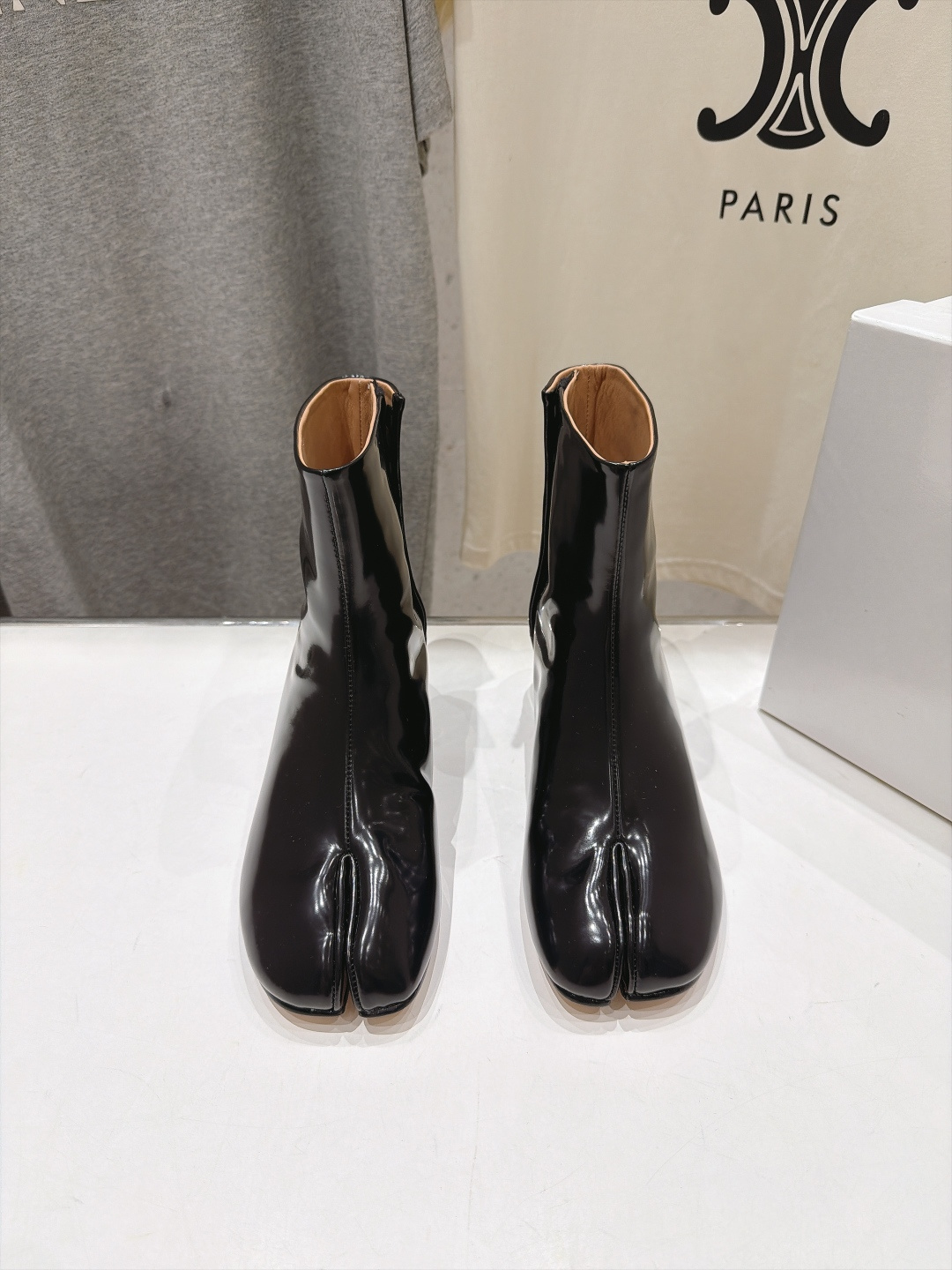 高版本出厂   Maison Margiela MM6马吉拉F055 26ss秋冬季新款分趾靴高跟短靴 MM6这款短靴设