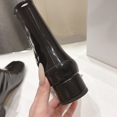 高版本出厂 Maison Margiela MM6马吉拉F055 26ss秋冬季新款分趾靴高跟短靴 MM6这款短靴设 高版本出厂 Maison Margiela MM6马吉拉F055 26ss秋冬季新款分趾靴高跟短靴 MM6这款短靴设