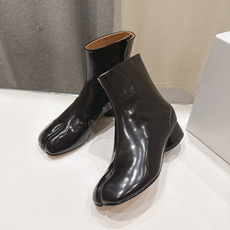 高版本出厂 Maison Margiela MM6马吉拉F055 26ss秋冬季新款分趾靴高跟短靴 MM6这款短靴设 高版本出厂 Maison Margiela MM6马吉拉F055 26ss秋冬季新款分趾靴高跟短靴 MM6这款短靴设