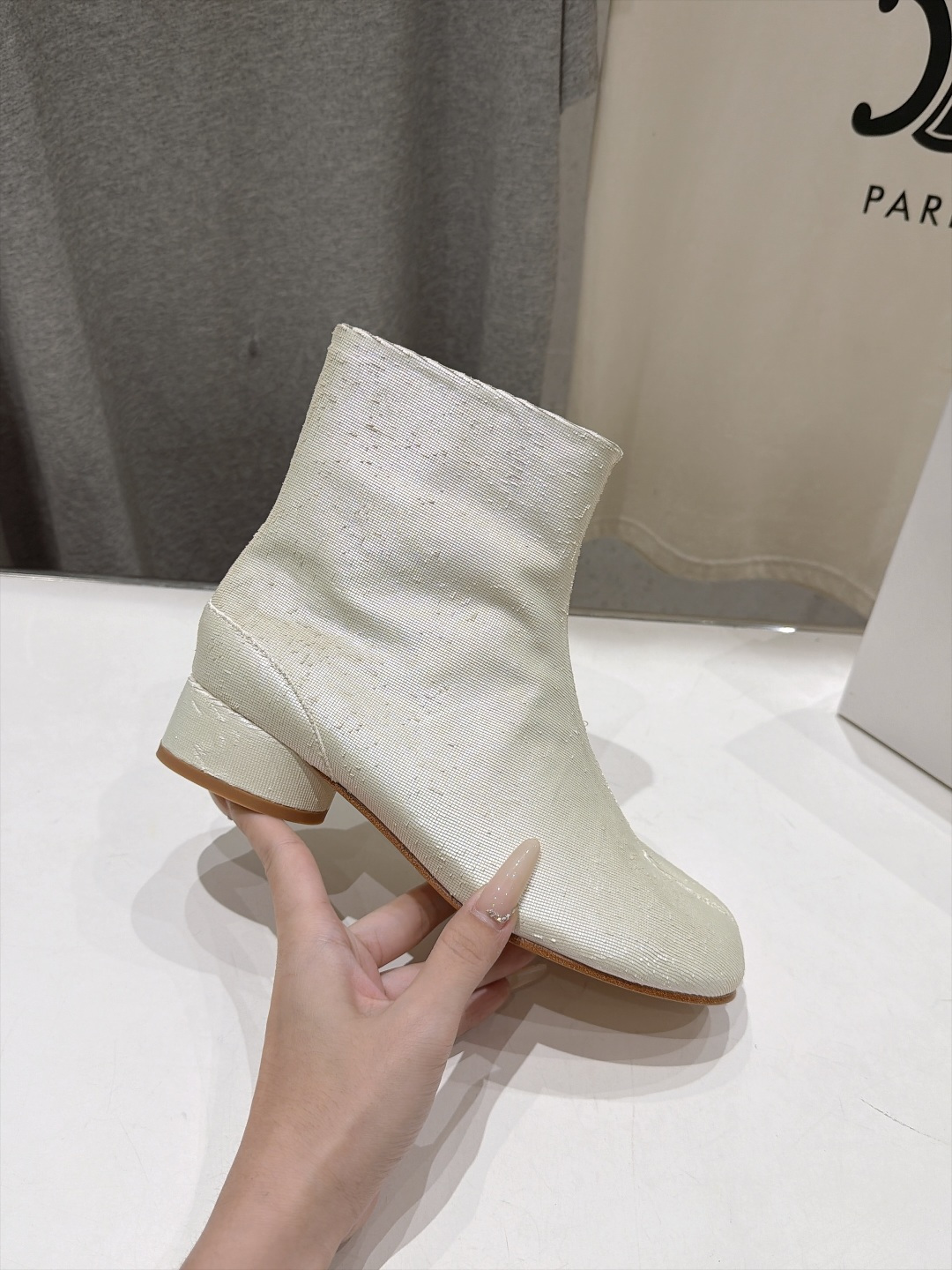 高版本出厂   Maison Margiela MM6马吉拉F055 26ss秋冬季新款分趾靴高跟短靴 MM6这款短靴设