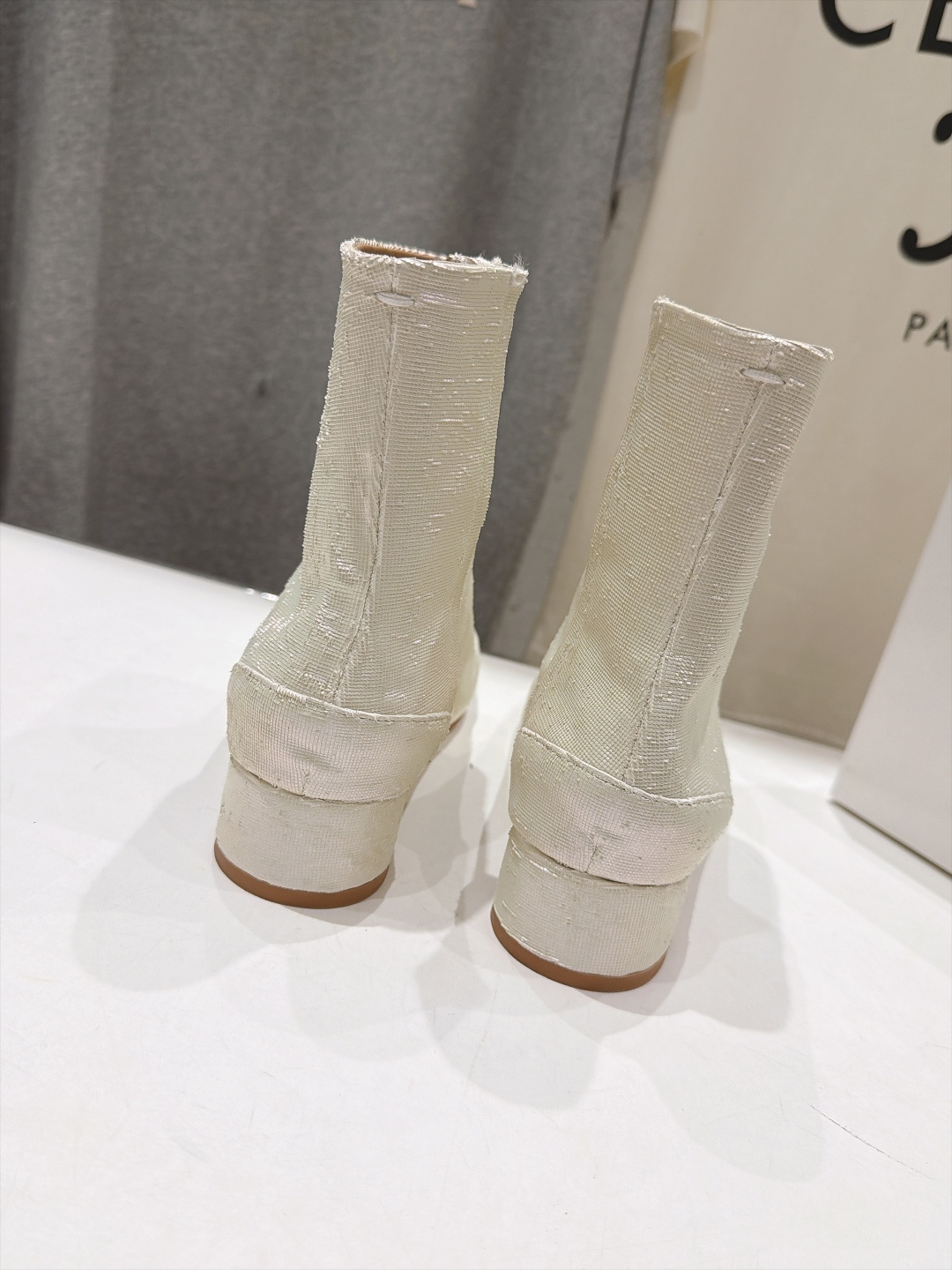 高版本出厂   Maison Margiela MM6马吉拉F055 26ss秋冬季新款分趾靴高跟短靴 MM6这款短靴设