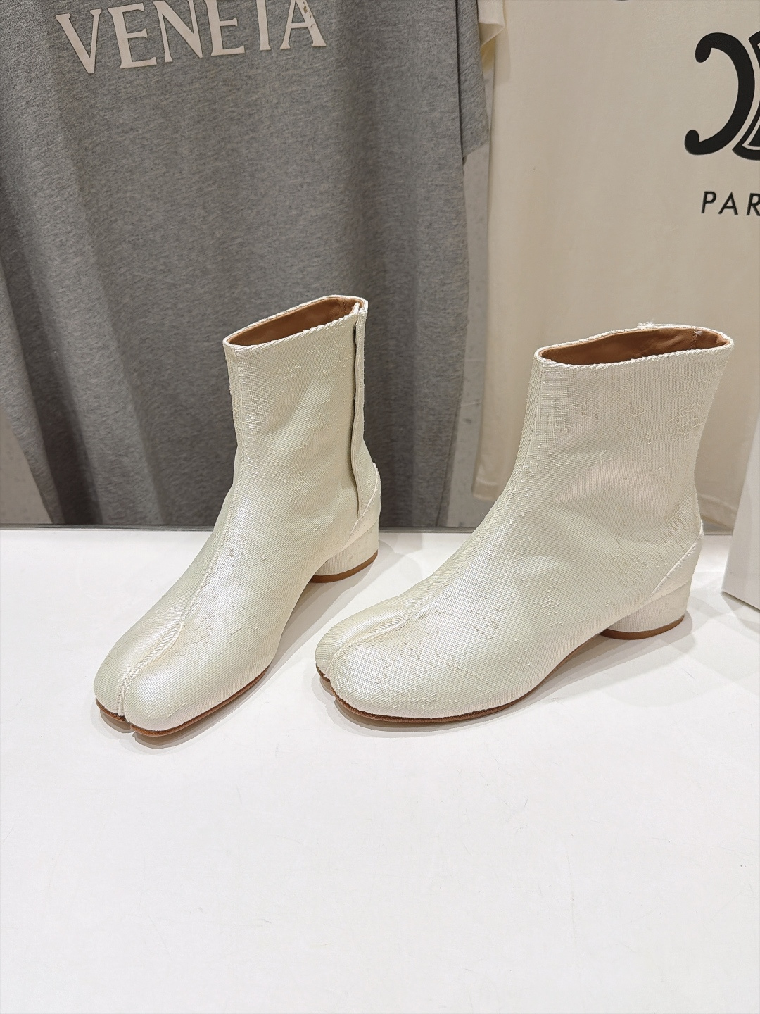 高版本出厂   Maison Margiela MM6马吉拉F055 26ss秋冬季新款分趾靴高跟短靴 MM6这款短靴设