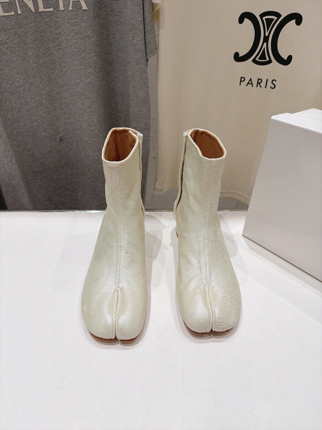 高版本出厂   Maison Margiela MM6马吉拉F055 26ss秋冬季新款分趾靴高跟短靴 MM6这款短靴设