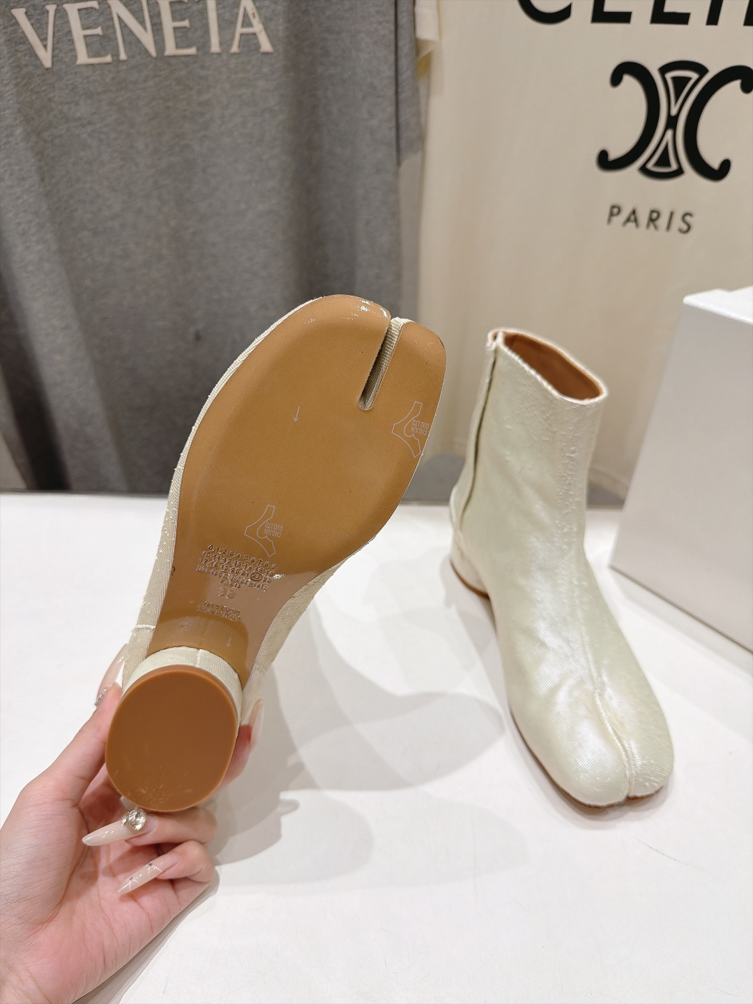 高版本出厂   Maison Margiela MM6马吉拉F055 26ss秋冬季新款分趾靴高跟短靴 MM6这款短靴设