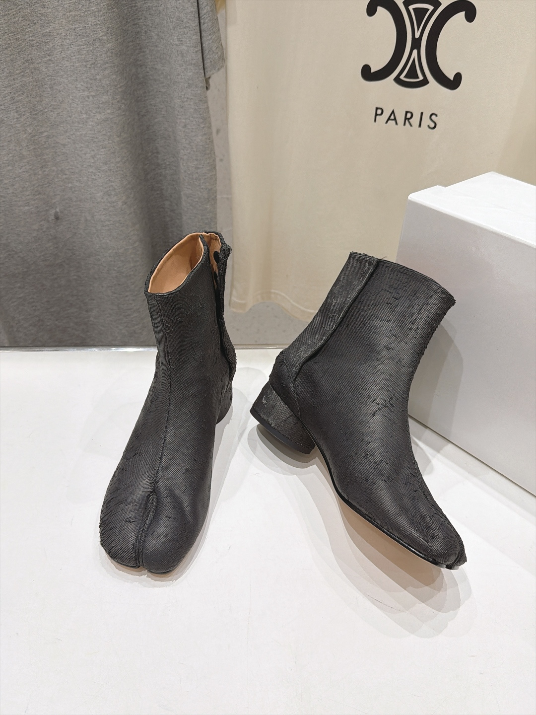 高版本出厂   Maison Margiela MM6马吉拉F055 26ss秋冬季新款分趾靴高跟短靴 MM6这款短靴设