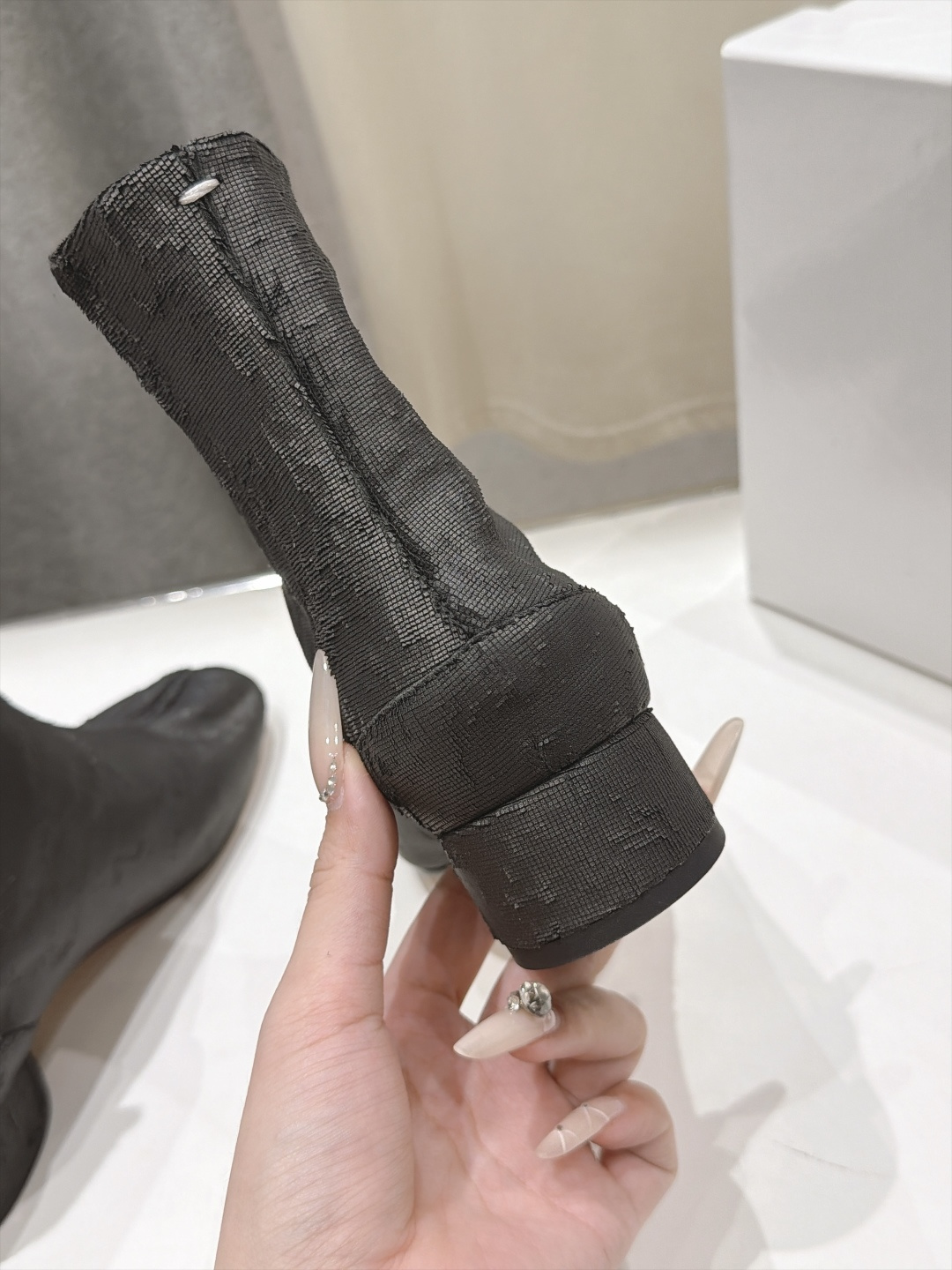 高版本出厂   Maison Margiela MM6马吉拉F055 26ss秋冬季新款分趾靴高跟短靴 MM6这款短靴设