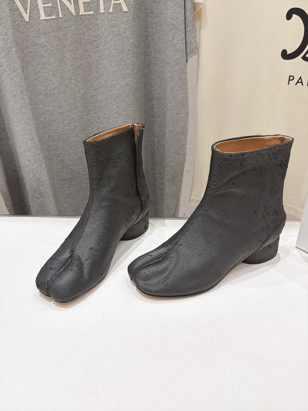 高版本出厂   Maison Margiela MM6马吉拉F055 26ss秋冬季新款分趾靴高跟短靴 MM6这款短靴设