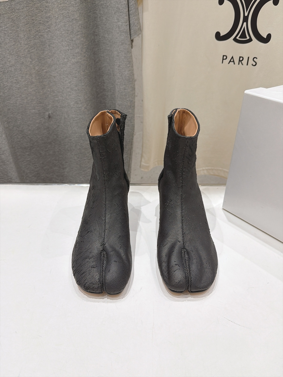高版本出厂   Maison Margiela MM6马吉拉F055 26ss秋冬季新款分趾靴高跟短靴 MM6这款短靴设
