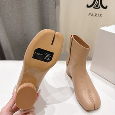 高版本出厂 Maison Margiela MM6马吉拉F055 26ss秋冬季新款分趾靴高跟短靴 MM6这款短靴设 高版本出厂 Maison Margiela MM6马吉拉F055 26ss秋冬季新款分趾靴高跟短靴 MM6这款短靴设