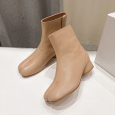 高版本出厂 Maison Margiela MM6马吉拉F055 26ss秋冬季新款分趾靴高跟短靴 MM6这款短靴设 高版本出厂 Maison Margiela MM6马吉拉F055 26ss秋冬季新款分趾靴高跟短靴 MM6这款短靴设