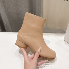 高版本出厂 Maison Margiela MM6马吉拉F055 26ss秋冬季新款分趾靴高跟短靴 MM6这款短靴设 高版本出厂 Maison Margiela MM6马吉拉F055 26ss秋冬季新款分趾靴高跟短靴 MM6这款短靴设