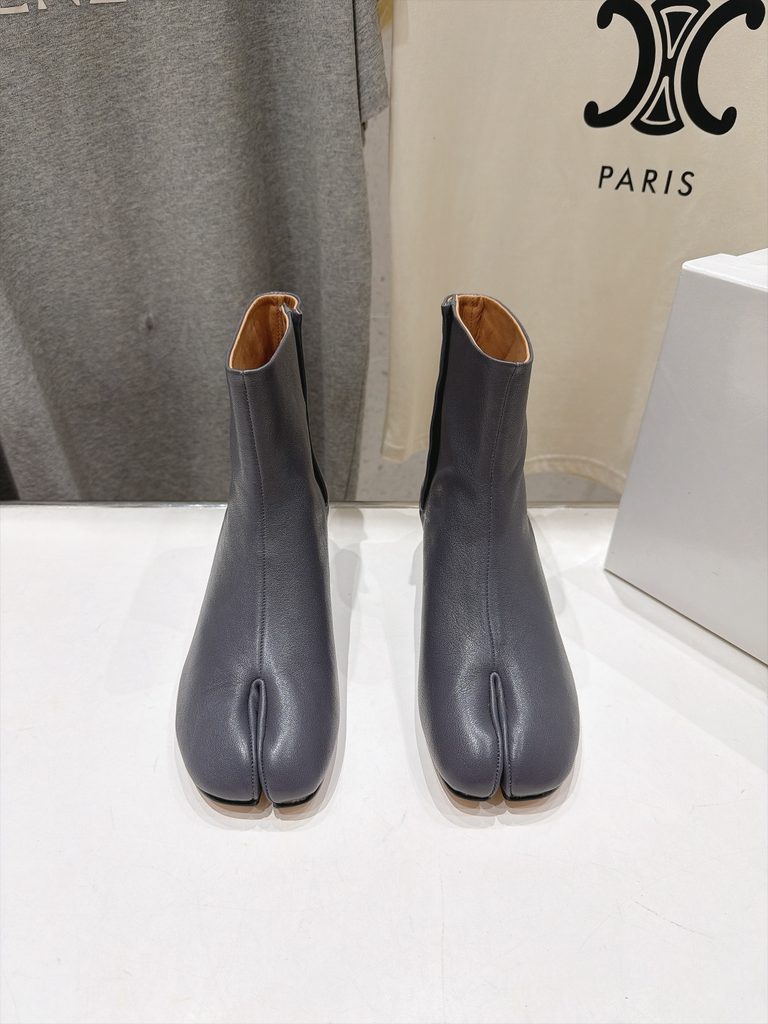 高版本出厂   Maison Margiela MM6马吉拉F055 26ss秋冬季新款分趾靴高跟短靴 MM6这款短靴设