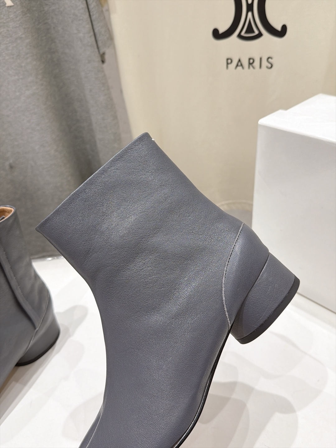 高版本出厂 Maison Margiela MM6马吉拉F055 26ss秋冬季新款分趾靴高跟短靴 MM6这款短靴设 高版本出厂 Maison Margiela MM6马吉拉F055 26ss秋冬季新款分趾靴高跟短靴 MM6这款短靴设