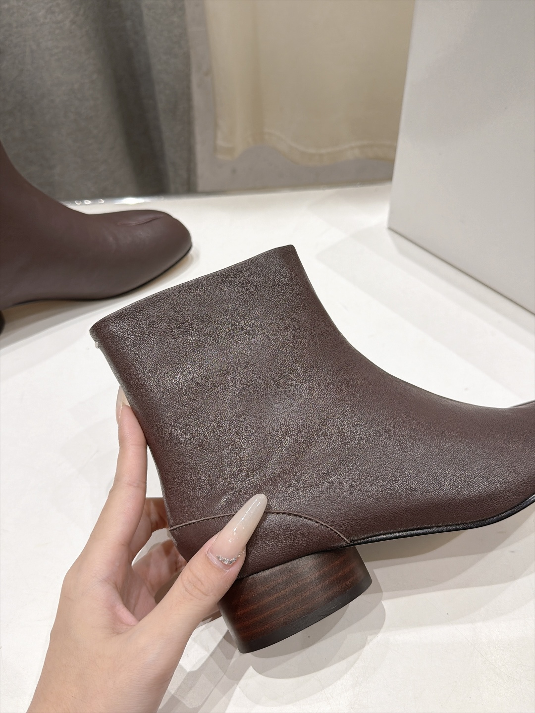 高版本出厂   Maison Margiela MM6马吉拉F055 26ss秋冬季新款分趾靴高跟短靴 MM6这款短靴设