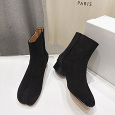 高版本出厂 Maison Margiela MM6马吉拉F055 26ss秋冬季新款分趾靴高跟短靴 MM6这款短靴设 高版本出厂 Maison Margiela MM6马吉拉F055 26ss秋冬季新款分趾靴高跟短靴 MM6这款短靴设