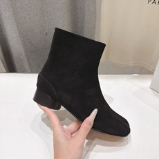 高版本出厂 Maison Margiela MM6马吉拉F055 26ss秋冬季新款分趾靴高跟短靴 MM6这款短靴设 高版本出厂 Maison Margiela MM6马吉拉F055 26ss秋冬季新款分趾靴高跟短靴 MM6这款短靴设