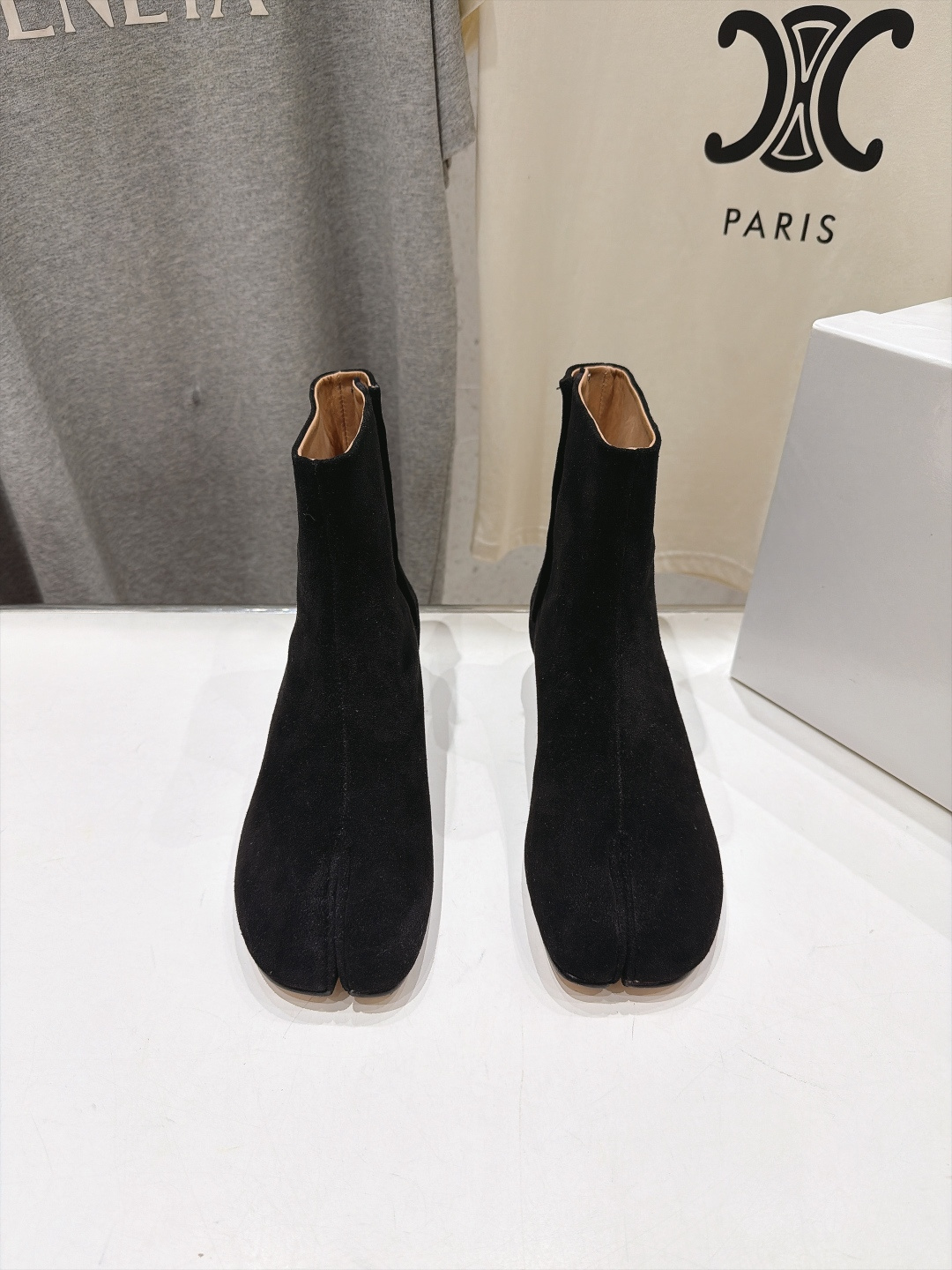 高版本出厂   Maison Margiela MM6马吉拉F055 26ss秋冬季新款分趾靴高跟短靴 MM6这款短靴设