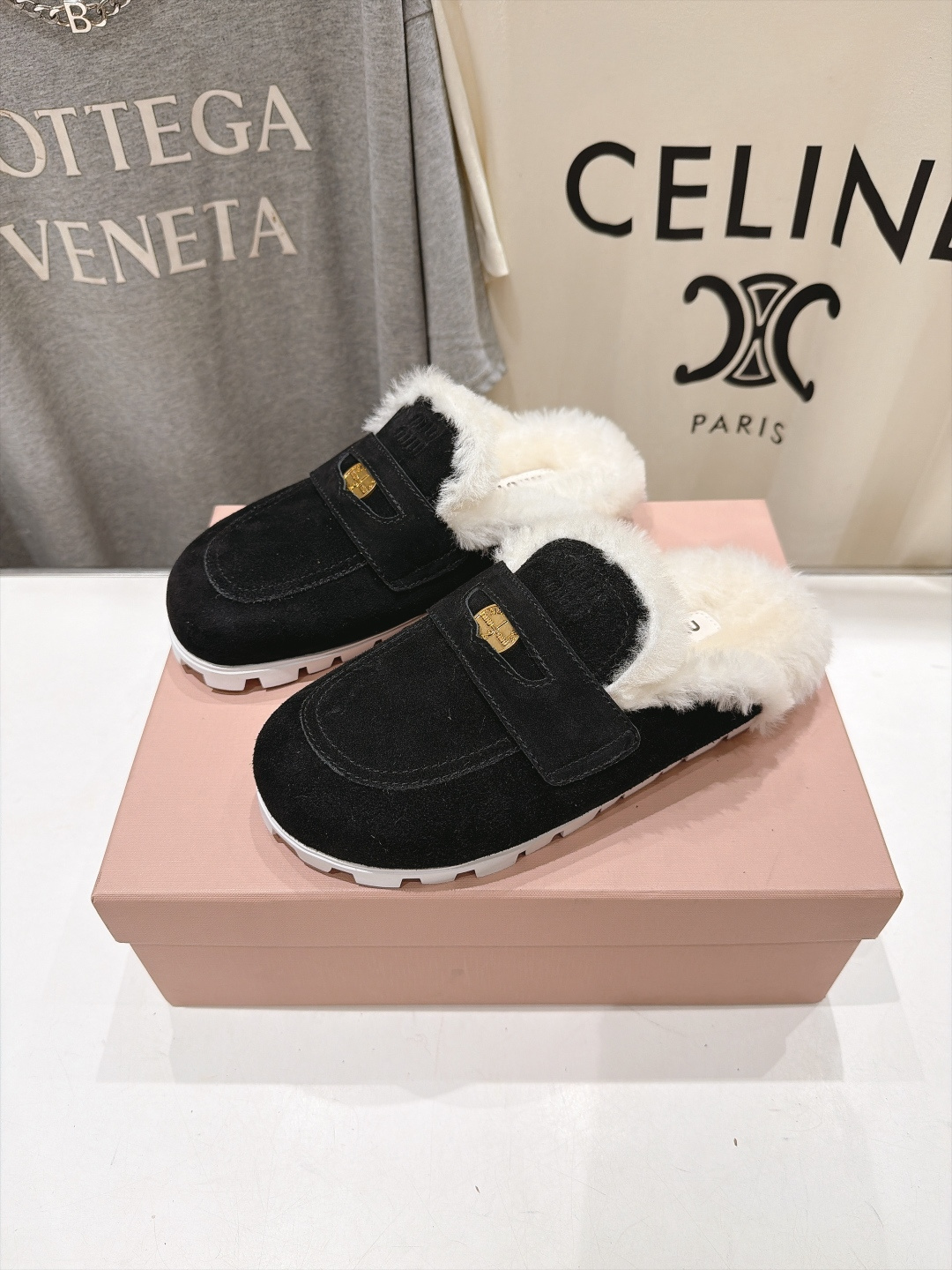 高版本出厂 MiuMiu/缪缪F033 2026ss秋冬最新火爆款勃肯穆勒毛毛拖鞋 半包拖 原版倒模楦型,极致1 高版本出厂 MiuMiu/缪缪F033 2026ss秋冬最新火爆款勃肯穆勒毛毛拖鞋 半包拖 原版倒模楦型,极致1