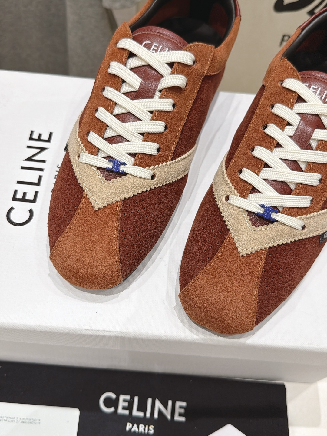 高版本出厂    Celine*思琳赛琳F037 2026ss新款系带皮面休闲鞋德训鞋阿甘鞋 小红书种草款，简单利落时髦