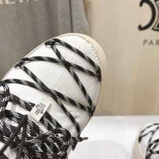 高版本出厂 Moncler x Moon Boot 2026冬季 蒙口/月亮靴联名最新款厚底保暖绑带短靴雪地靴 奢华与 高版本出厂 Moncler x Moon Boot 2026冬季 蒙口/月亮靴联名最新款厚底保暖绑带短靴雪地靴 奢华与