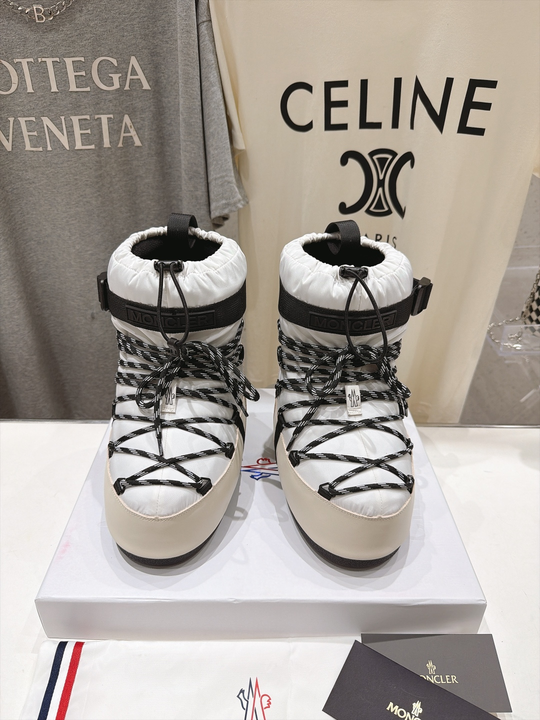 高版本出厂  Moncler x Moon Boot 2026冬季 蒙口/月亮靴联名最新款厚底保暖绑带短靴雪地靴 奢华与